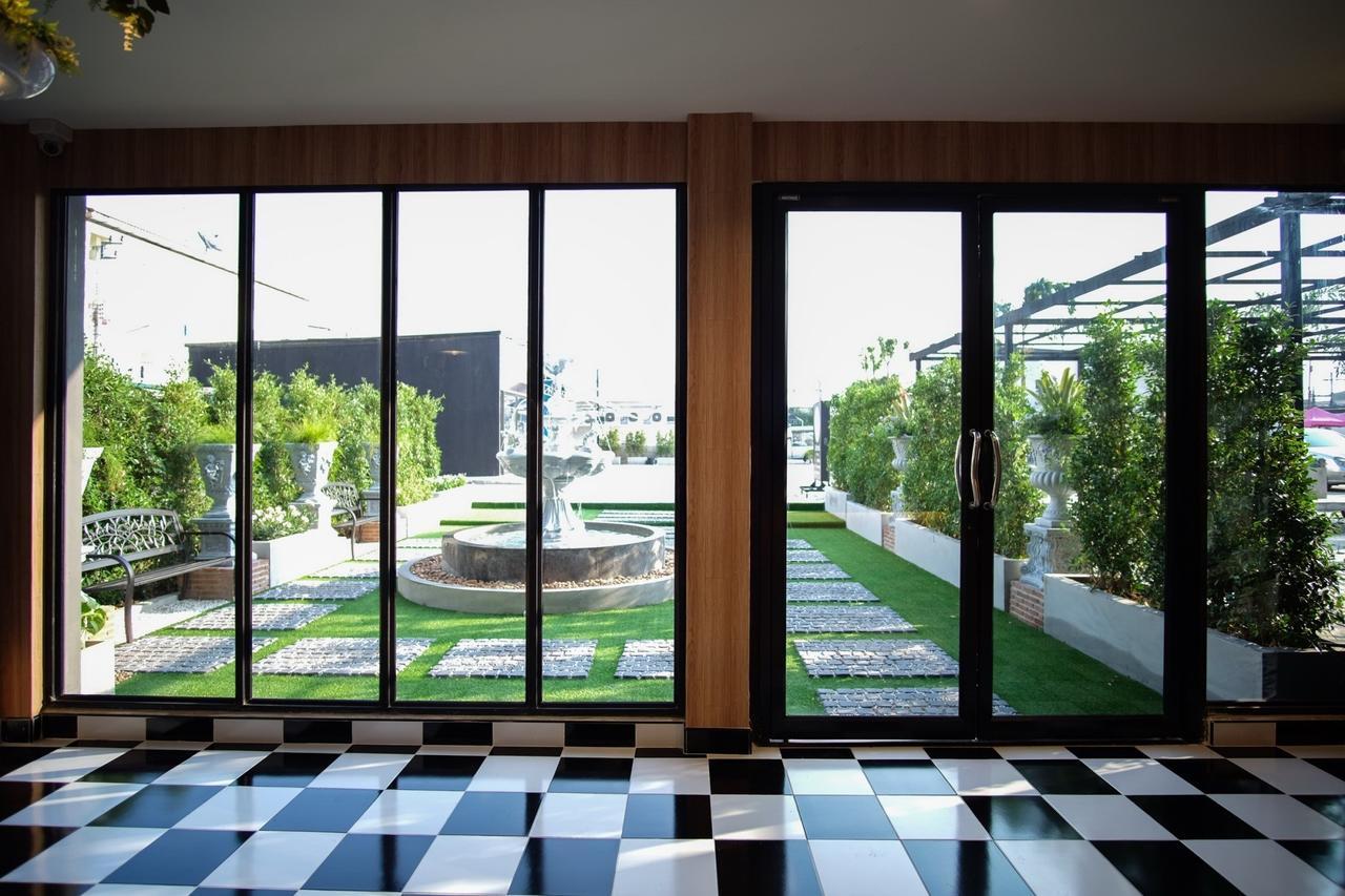 The O-Zone Airport Inn Bangkok Bagian luar foto